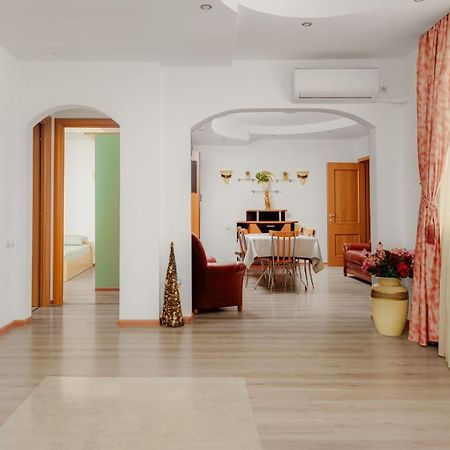 Heart Of Downtown 3 Rooms Apartment Self Check In Bucarest Esterno foto