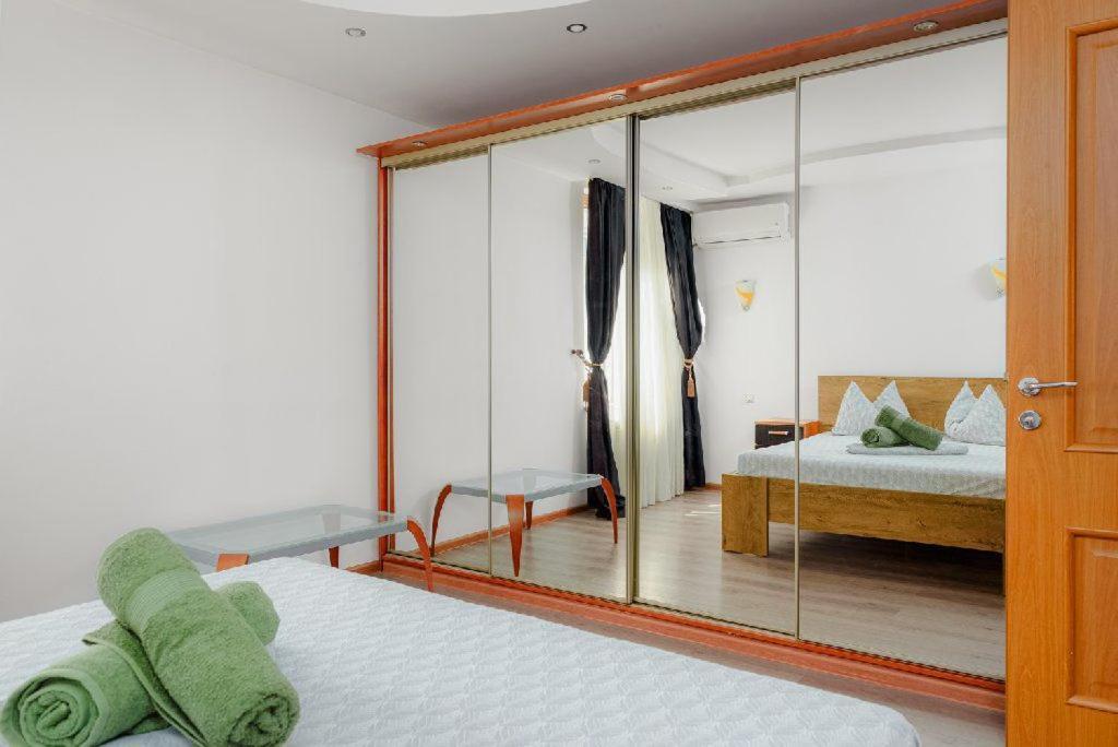 Heart Of Downtown 3 Rooms Apartment Self Check In Bucarest Esterno foto