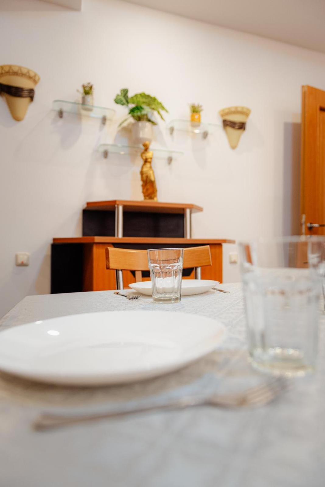 Heart Of Downtown 3 Rooms Apartment Self Check In Bucarest Esterno foto