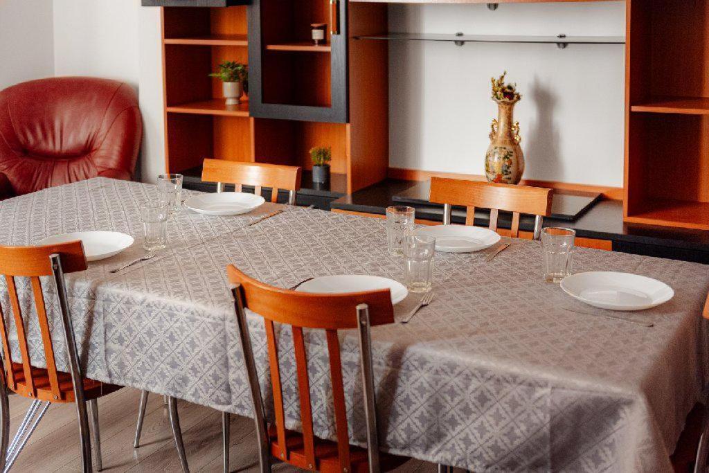 Heart Of Downtown 3 Rooms Apartment Self Check In Bucarest Esterno foto