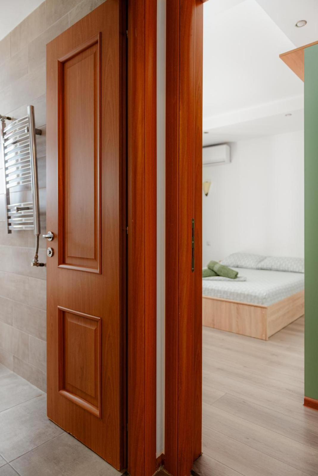 Heart Of Downtown 3 Rooms Apartment Self Check In Bucarest Esterno foto