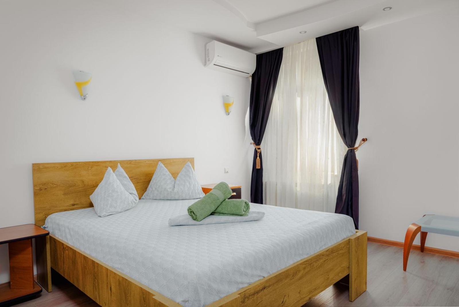 Heart Of Downtown 3 Rooms Apartment Self Check In Bucarest Esterno foto