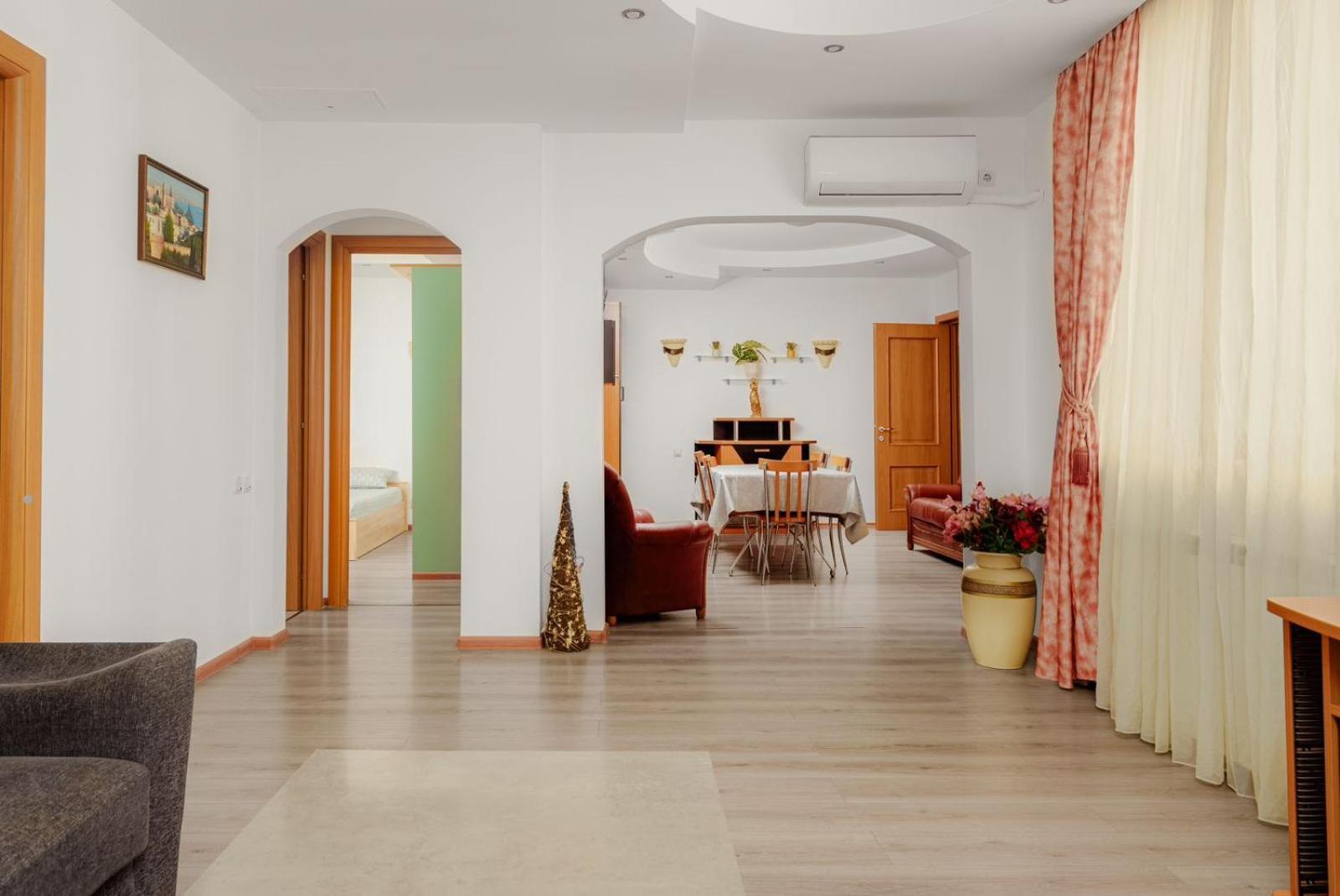 Heart Of Downtown 3 Rooms Apartment Self Check In Bucarest Esterno foto
