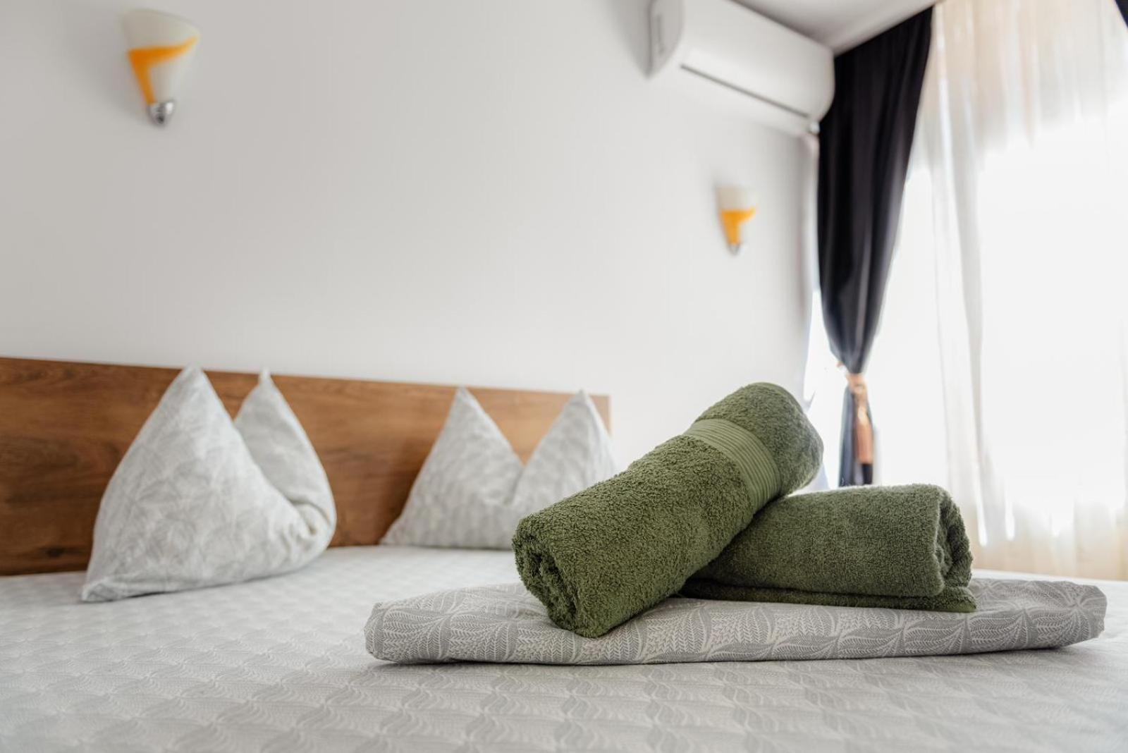 Heart Of Downtown 3 Rooms Apartment Self Check In Bucarest Esterno foto