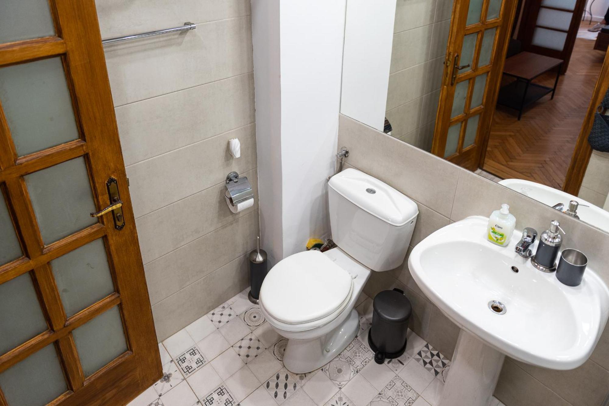 Heart Of Downtown 3 Rooms Apartment Self Check In Bucarest Esterno foto